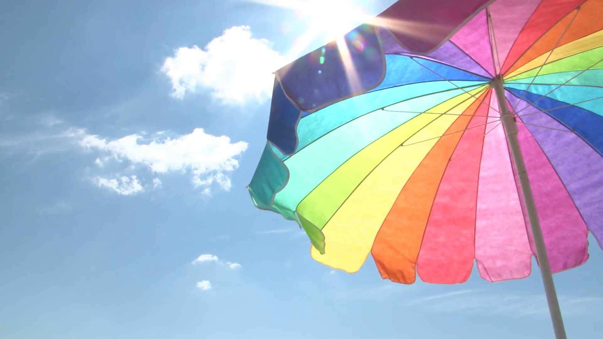 bright-beach-umbrella-and-sun_bkzlizilr__F0000